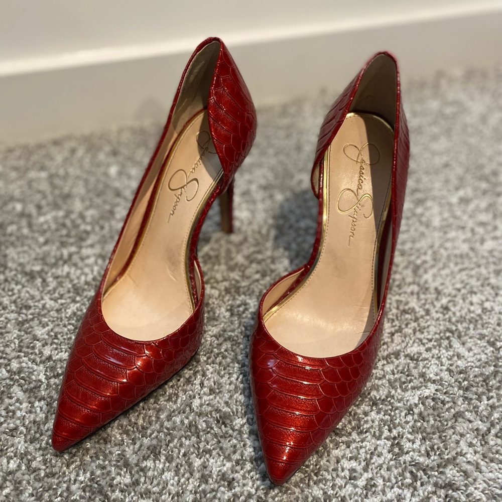 Jessica Simpson Red shiney snake skin closed toe pump